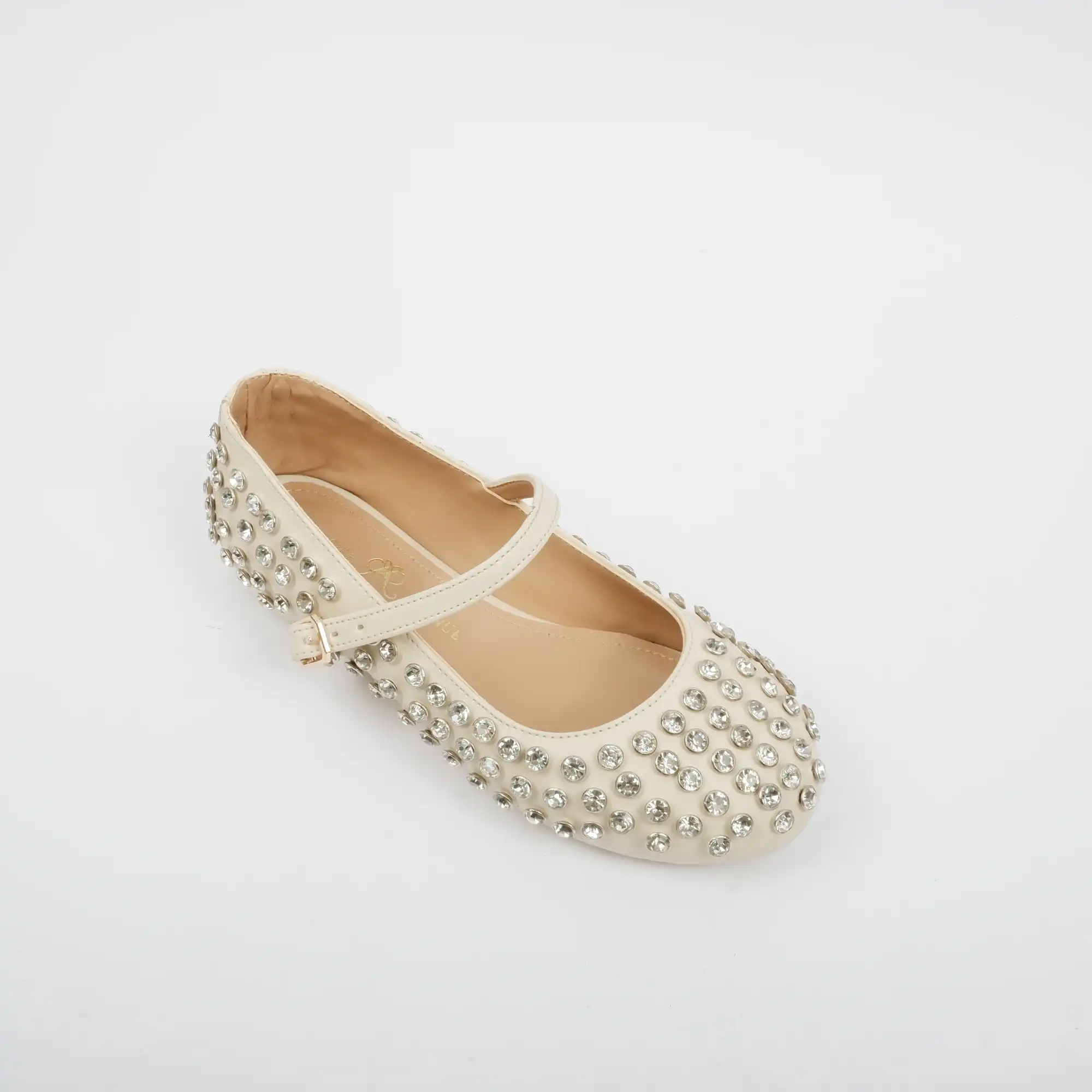 gionne k off wht (1)