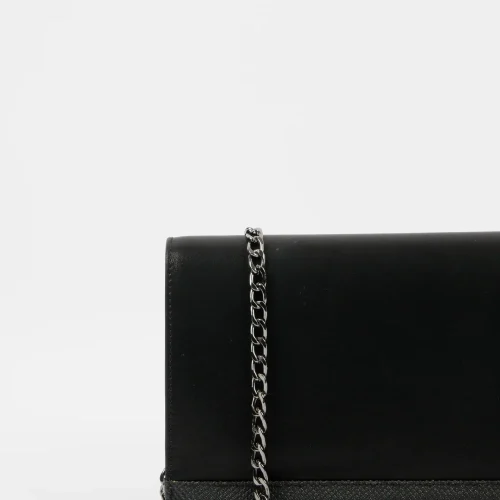 NAELLE BLACK (4)